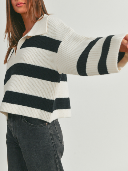 OVERSIZED BLACK AND WHITE STRIPED COLLAR SWEATER