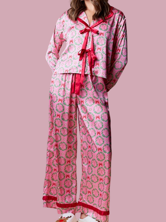 SATIN CHRITSMAS WREATH PAJAMA SET